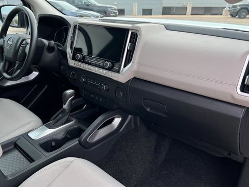 Certified 2025 Nissan Frontier SV image 23