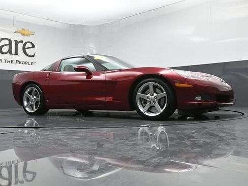 Used 2007 Chevrolet Corvette Coupe w/ Preferred Equipment Group RWD image 2