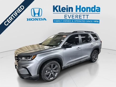 Used 2025 Honda Pilot Sport image 1