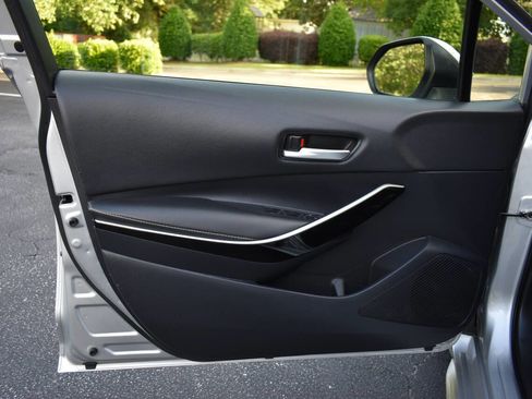 Used 2021 Toyota Corolla XLE FWD image 17
