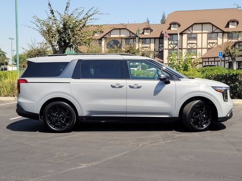 New 2026 Kia Carnival SX w/ SX Dark Edition Package FWD image 3