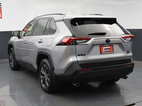 Used 2022 Toyota RAV4 XLE Premium image 3