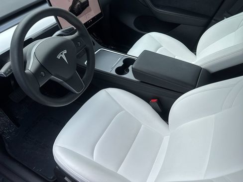 Used 2023 Tesla Model Y Long Range image 10