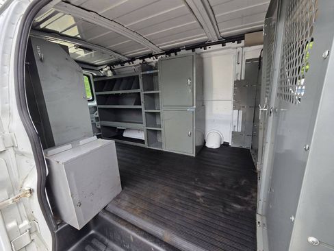 Used 2006 Chevrolet Express 1500 RWD image 23
