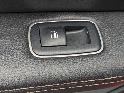 Used 2019 RAM 1500 Laramie AWD/4WD image 31