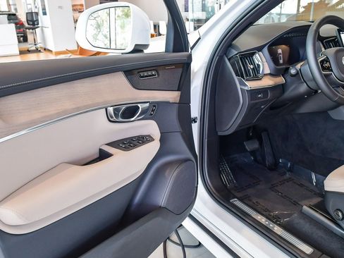 Used 2025 Volvo XC90 B5 Plus w/ Protection Package Premier image 25