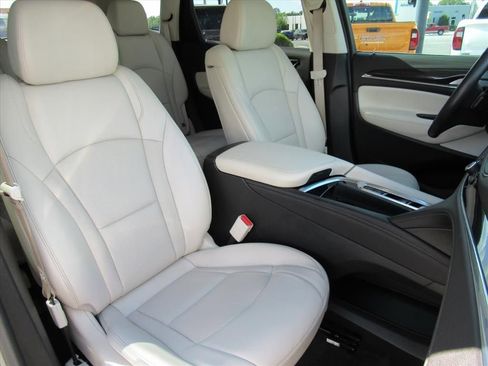 Used 2022 Buick Enclave Premium w/ Surround and Sites Package AWD/4WD image 9