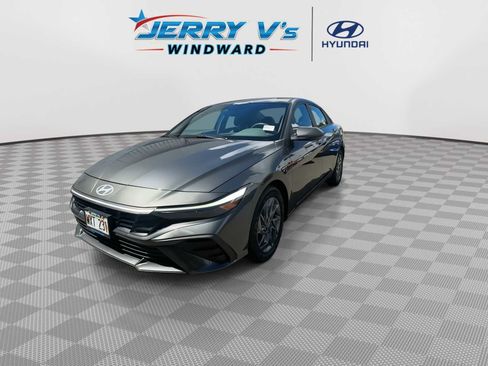 Used 2024 Hyundai Elantra SEL image 4