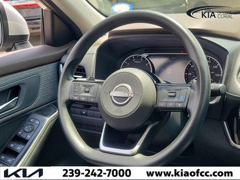 Used 2022 Nissan Rogue SV image 17