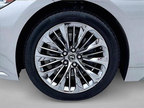 Used 2021 Lexus LS 500 w/ Accessory Package (Z2) RWD image 10