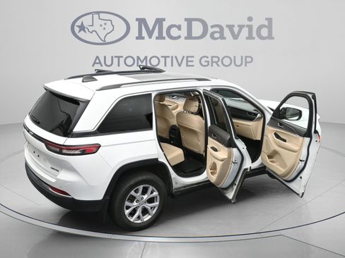 Used 2022 Jeep Grand Cherokee Limited w/ Trailer Tow Prep Group (B) AWD/4WD image 49