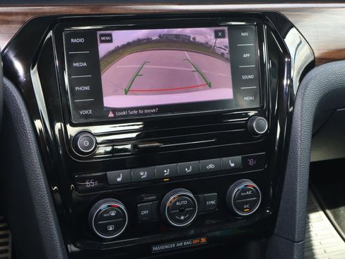 Used 2020 Volkswagen Passat 2.0T SEL image 26