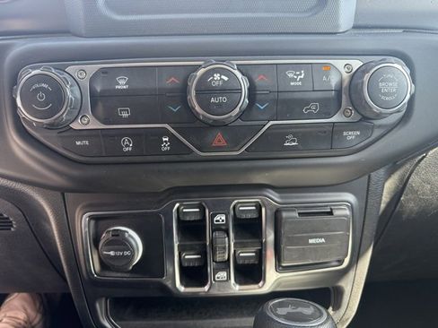 Used 2021 Jeep Wrangler Unlimited Sport image 21