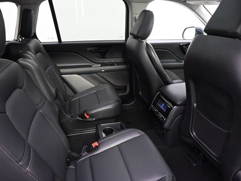 Certified 2025 Lincoln Aviator AWD image 18