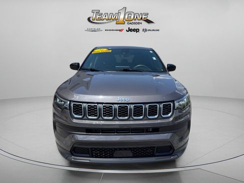 Used 2024 Jeep Compass Sport AWD/4WD image 3