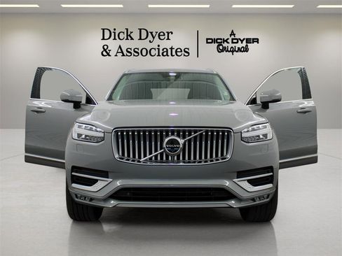 Certified 2025 Volvo XC90 B5 Plus image 7