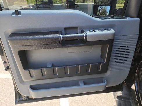 Used 2016 Ford F350 XLT w/ XLT Interior Package image 17