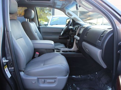Used 2014 Toyota Sequoia Platinum AWD/4WD image 22