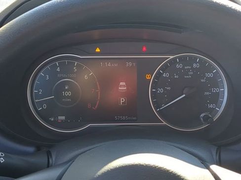 Used 2023 Nissan Versa SV image 27