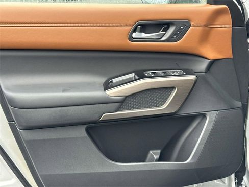 New 2025 Nissan Pathfinder Platinum image 10