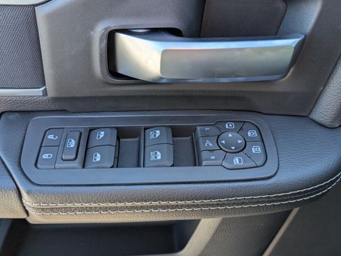 New 2025 RAM 2500 Big Horn AWD/4WD image 17