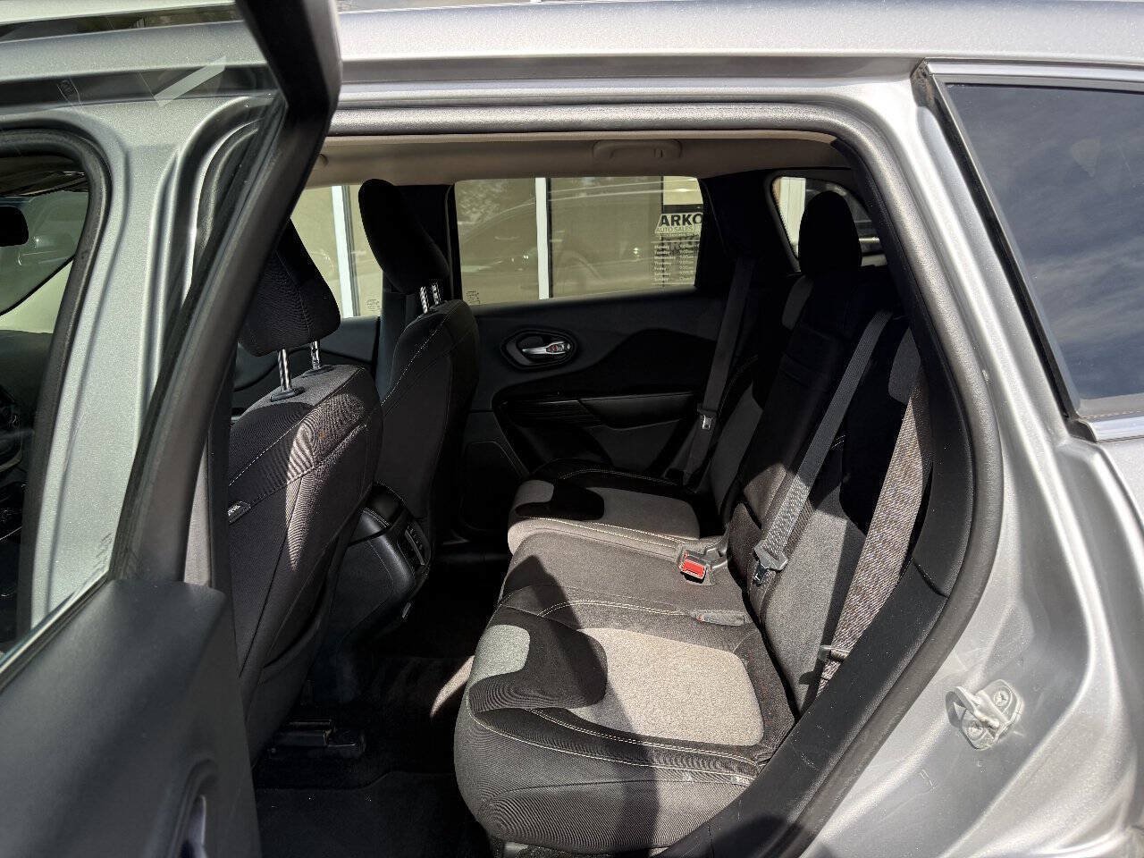 Used 2014 Jeep Cherokee Latitude AWD/4WD image 12