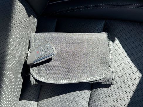 Used 2022 Buick Envision Essence w/ Safety Package AWD/4WD image 41