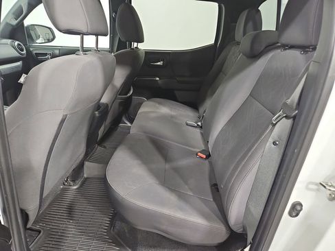 Used 2018 Toyota Tacoma TRD Off-Road image 23