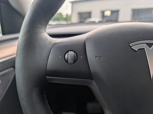 Used 2024 Tesla Model Y Long Range AWD/4WD image 19