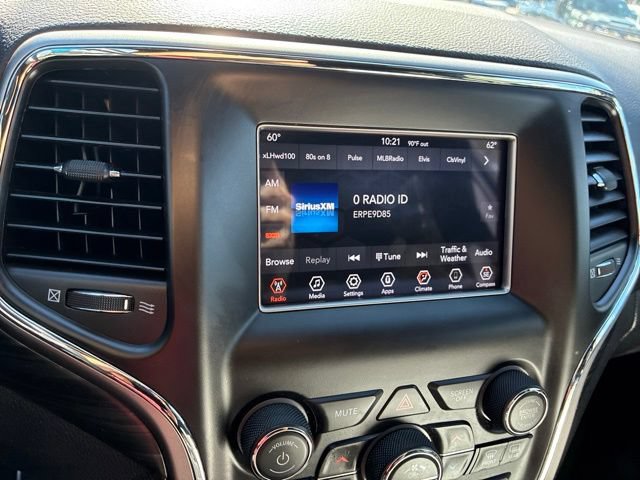 Used 2020 Jeep Grand Cherokee Laredo AWD/4WD image 22