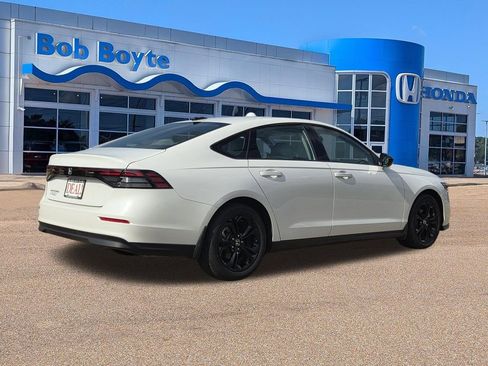 Used 2025 Honda Accord SE image 5
