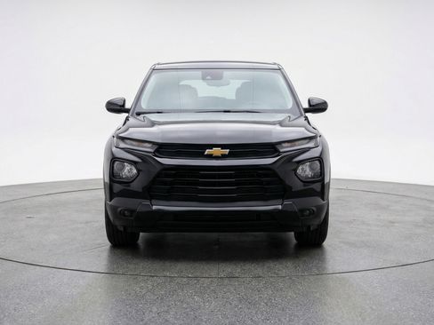 Used 2025 Chevrolet TrailBlazer LT image 2