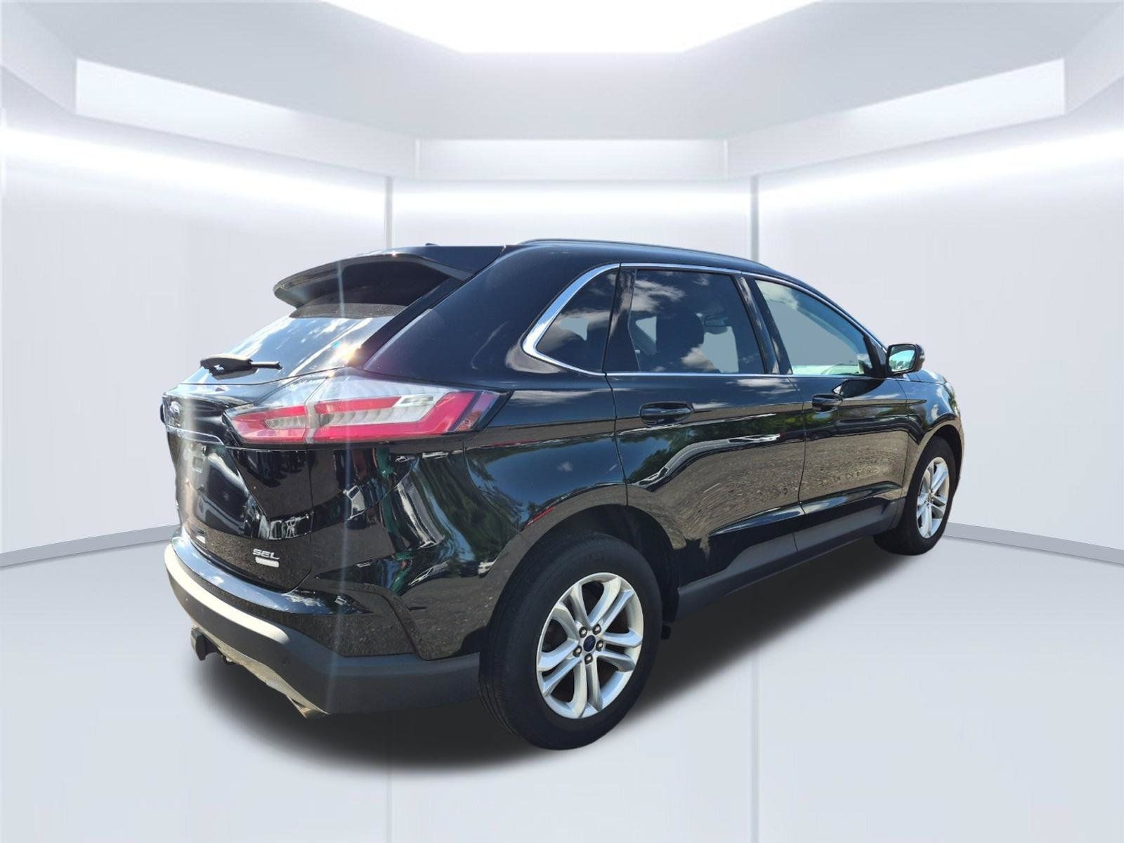 Used 2019 Ford Edge SEL w/ Equipment Group 201A AWD/4WD image 3