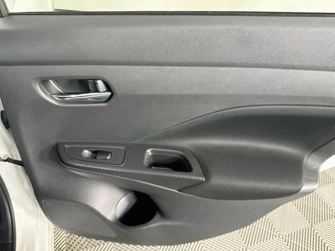 Used 2022 Nissan Versa SV FWD image 21