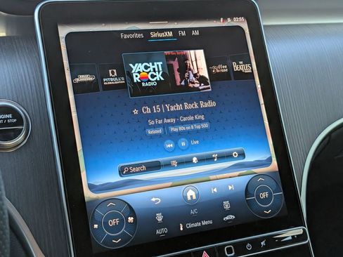 Used 2025 Mercedes-Benz GLC 350e GLC 350e image 16