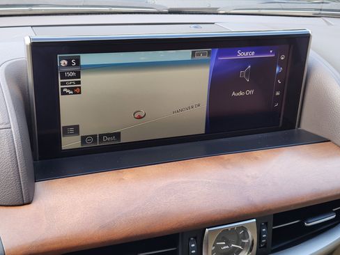 Used 2020 Lexus LX 570 4WD w/ Luxury Package image 17