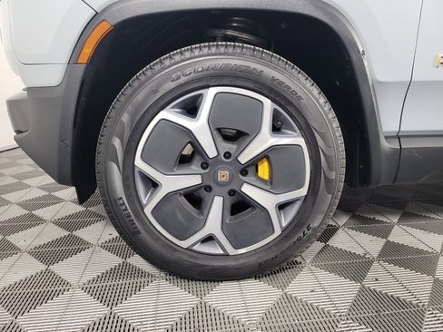 Used 2024 Rivian R1S Adventure AWD/4WD image 9