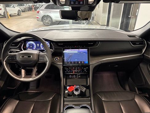 Used 2024 Jeep Grand Cherokee Limited w/ Luxury Tech Group II image 21