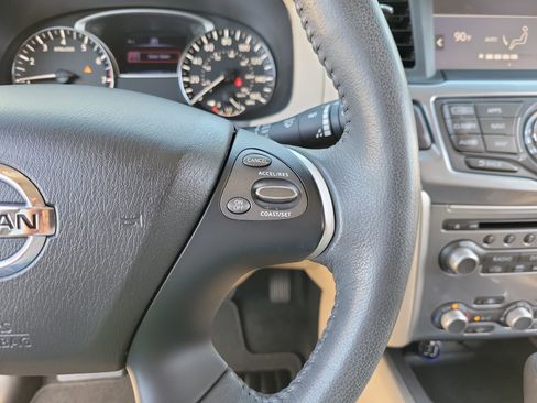 Used 2017 Nissan Pathfinder SL w/ SL Premium Package image 31