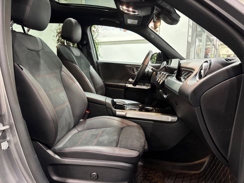 Used 2021 Mercedes-Benz GLB 250 4MATIC image 55