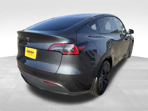 Used 2024 Tesla Model Y 2WD image 10