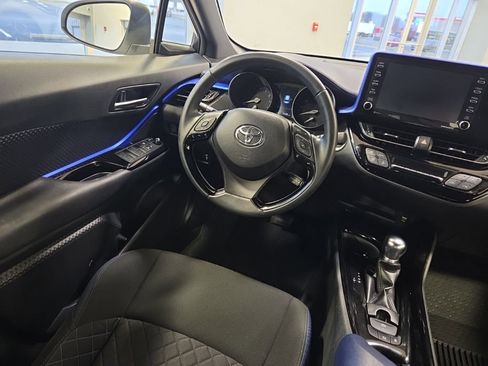 Used 2021 Toyota C-HR XLE image 17