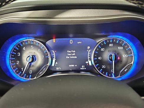 Used 2023 Chrysler Pacifica Touring-L FWD image 17