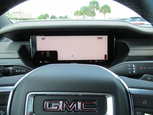 Used 2024 GMC Acadia Elevation w/ Luxury Package FWD image 24