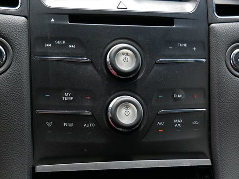 Used 2015 Ford Taurus SEL w/ Equipment Group 201A FWD image 22