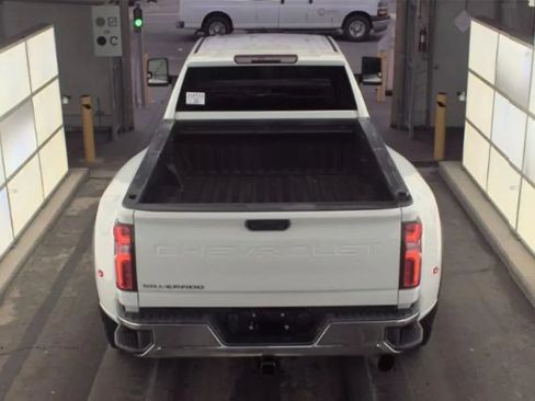 Used 2024 Chevrolet Silverado 3500 W/T image 3