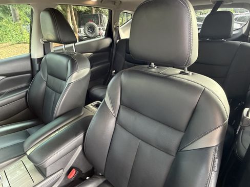 Used 2017 Nissan Murano Platinum w/ Platinum Technology Package FWD image 18
