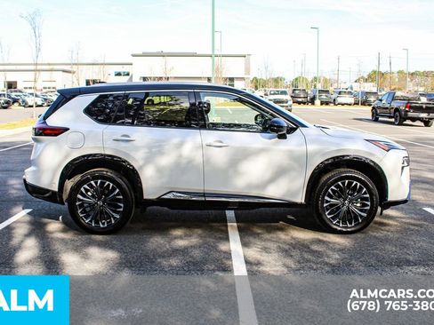 Used 2025 Nissan Rogue Platinum w/ Platinum Premium Package image 9