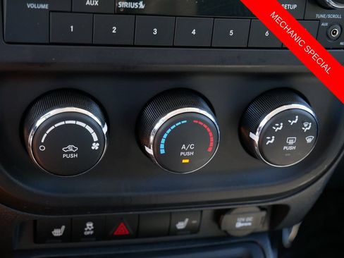 Used 2015 Jeep Patriot Latitude w/ Sun/Sound Group AWD/4WD image 22