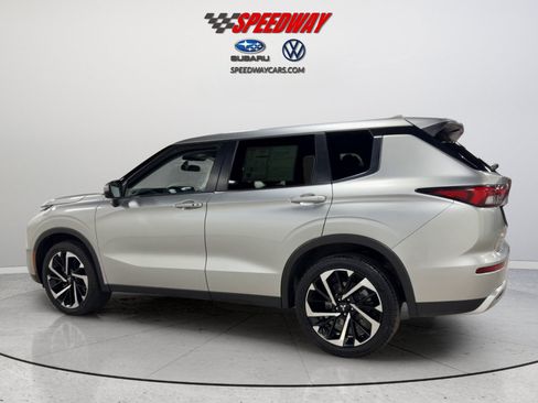 Used 2024 Mitsubishi Outlander SE Black Edition AWD/4WD image 9
